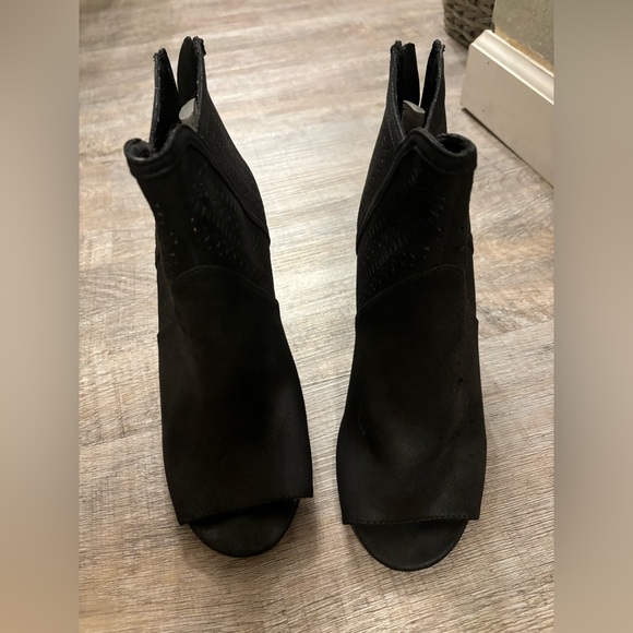 Black heels - Picture 2 of 5